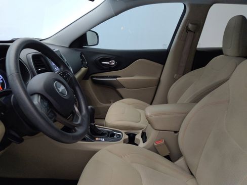 Used 2019 Jeep Cherokee Latitude w/ Popular Appearance Group image 17