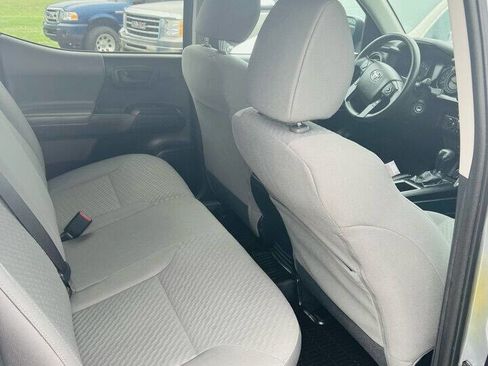 Used 2020 Toyota Tacoma SR AWD/4WD image 13