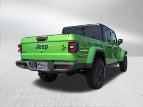 Used 2025 Jeep Gladiator Sport AWD/4WD image 3