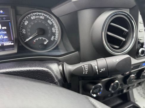 Used 2022 Toyota Tacoma TRD Sport image 17