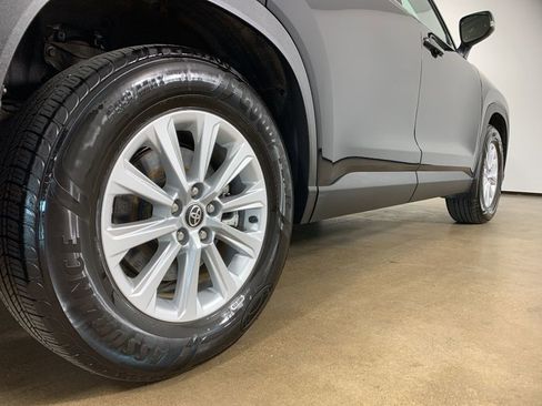 Used 2024 Toyota Grand Highlander AWD Hybrid image 9