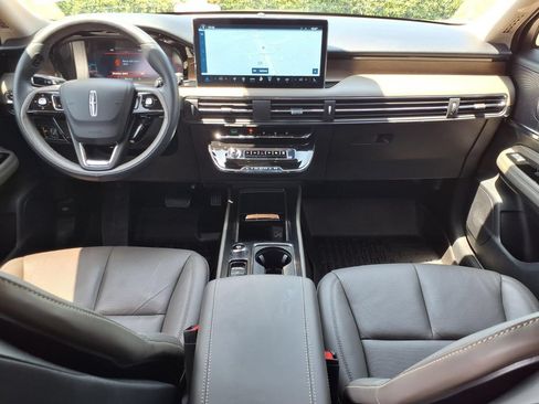 Used 2025 Lincoln Corsair Reserve FWD image 9