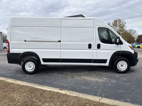Used 2025 RAM ProMaster 2500 w/ Storage Group image 11