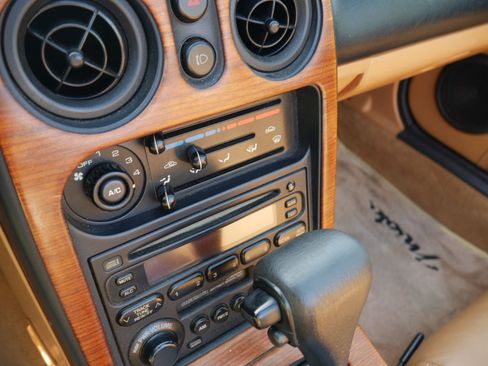 Used 1997 MAZDA MX-5 Miata RWD image 39