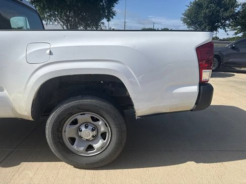 Used 2017 Toyota Tacoma SR RWD image 7