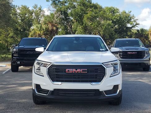 Used 2023 GMC Terrain SLE FWD image 2