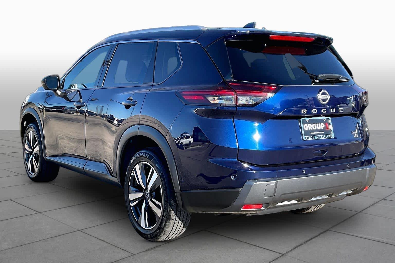 Used 2026 Nissan Rogue SL FWD image 11