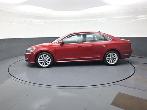 Used 2017 Volkswagen Passat 1.8T SEL Premium FWD image 6