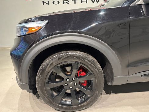 Used 2022 Ford Explorer ST w/ ST Street Pack image 7