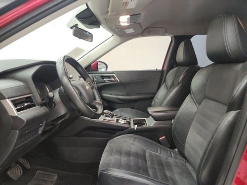 Used 2023 Mitsubishi Outlander SE image 13