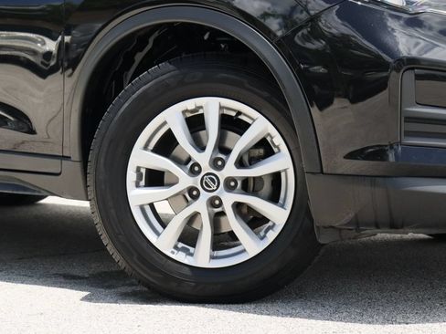 Used 2020 Nissan Rogue SV FWD image 3