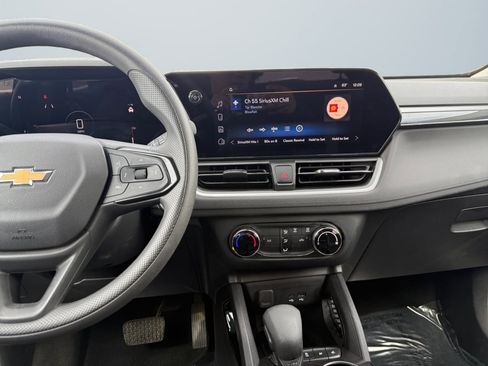 Used 2024 Chevrolet TrailBlazer LS w/ LS Convenience Package image 9