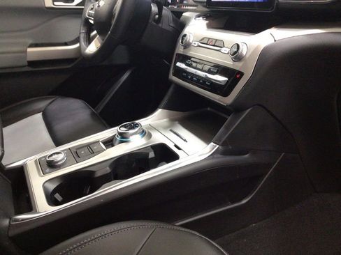 Used 2023 Ford Explorer XLT w/ Equipment Group 202A image 28