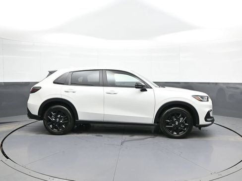 Used 2025 Honda HR-V Sport image 5