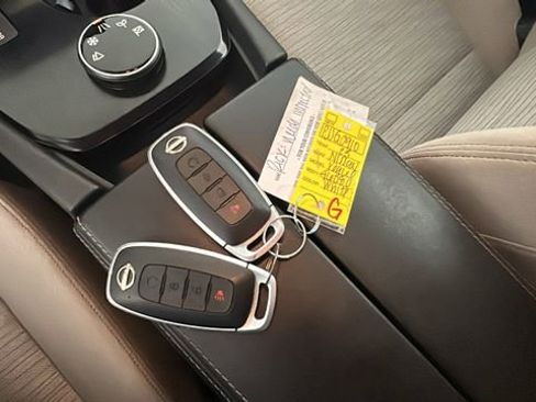 Used 2023 Nissan Rogue SV AWD/4WD image 23