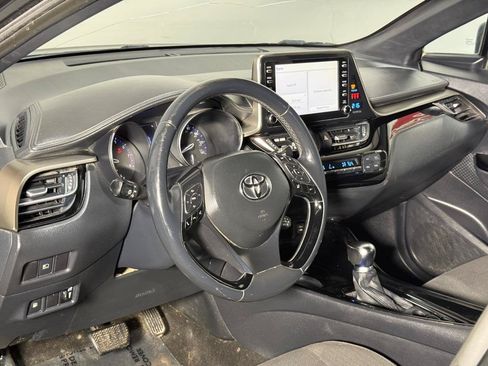 Used 2019 Toyota C-HR XLE FWD image 22