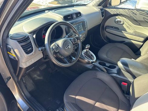 Used 2018 Kia Soul w/ Convenience Package image 9