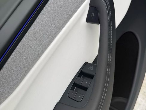 Used 2026 Tesla Model Y 2WD image 23