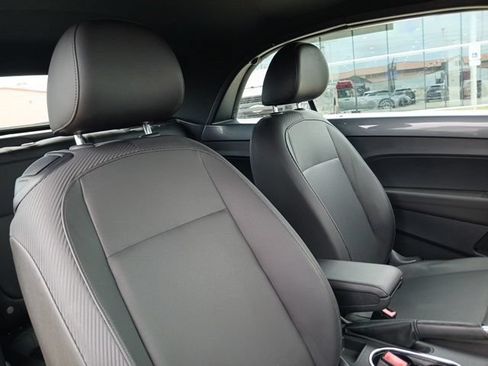 Used 2019 Volkswagen Beetle 2.0T SE FWD image 11