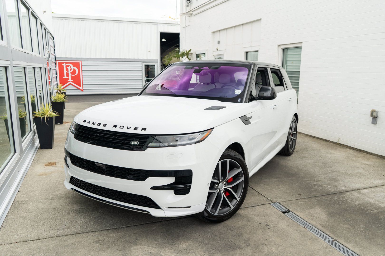 Used 2023 Land Rover Range Rover Sport SE Dynamic AWD/4WD image 3