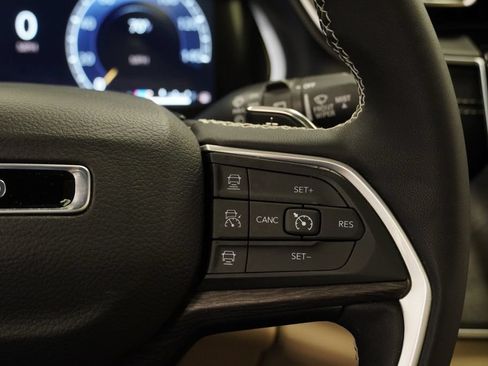 Certified 2025 Jeep Grand Cherokee L Limited w/ Luxury Tech Group II AWD/4WD image 43