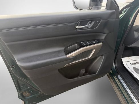 Used 2023 Nissan Pathfinder Platinum image 14