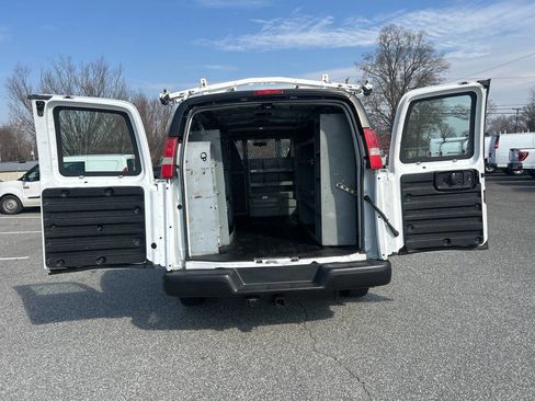 Used 2017 Chevrolet Express 2500 image 19