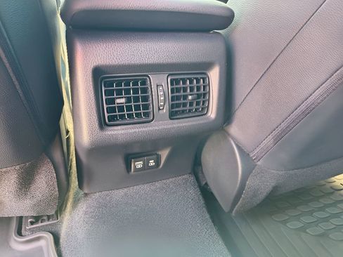 Used 2025 Toyota Camry SE image 28