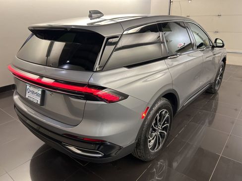 Used 2025 Lincoln Nautilus Premier image 6