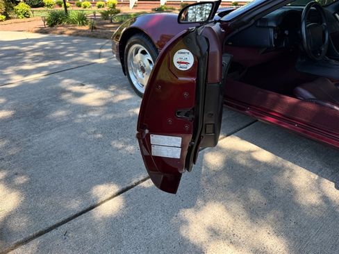 Used 1993 Chevrolet Corvette Convertible RWD image 51