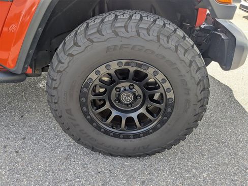 Used 2018 Jeep Wrangler Unlimited Sahara image 11