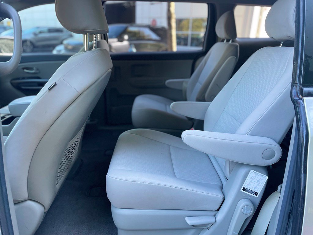 Used 2017 Kia Sedona L FWD image 21