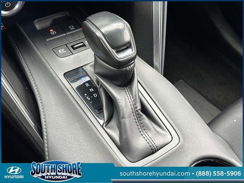 Used 2023 Toyota Venza LE AWD/4WD image 34