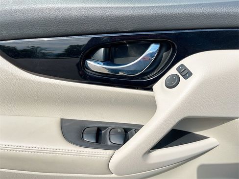 Used 2022 Nissan Rogue Sport SL image 18