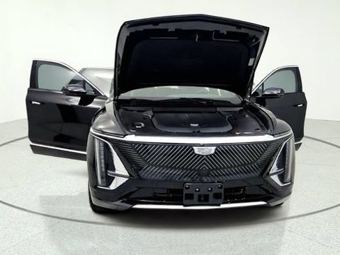 Used 2024 Cadillac Lyriq Tech AWD/4WD image 12