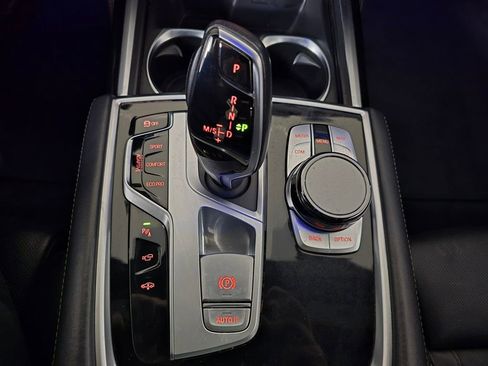 Used 2019 BMW 750i xDrive image 32