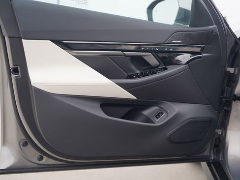 New 2026 BMW i5 eDrive40 image 9