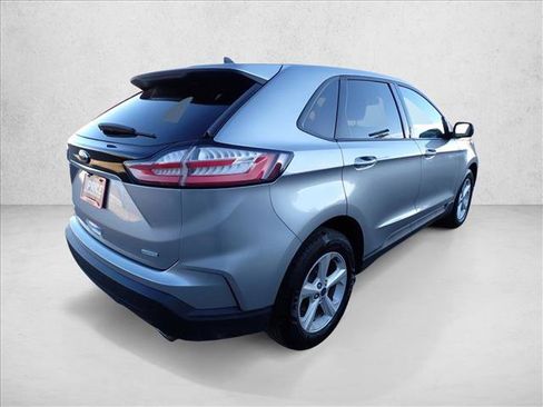 Used 2020 Ford Edge SE image 4