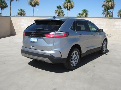 Used 2024 Ford Edge SEL AWD/4WD image 5