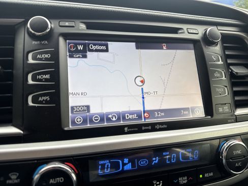Used 2018 Toyota Highlander XLE FWD image 22