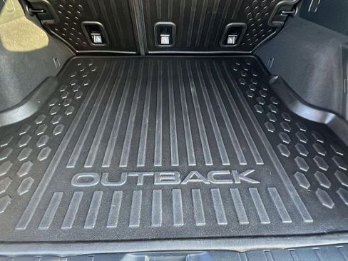 Used 2022 Subaru Outback Limited image 16