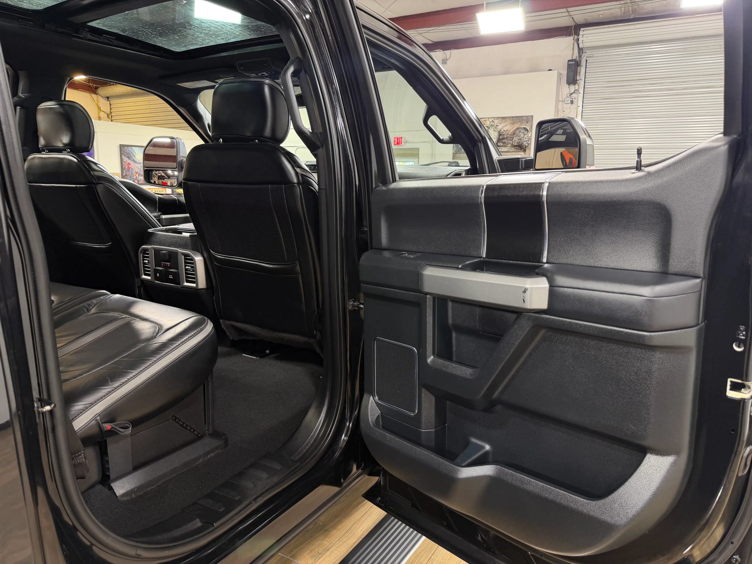 Used 2019 Ford F250 Platinum w/ Platinum Ultimate Package AWD/4WD image 19