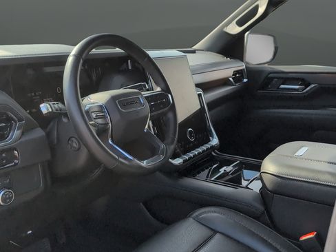 Used 2025 GMC Yukon Denali AWD/4WD image 9
