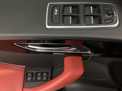 Used 2018 Jaguar F-PACE S image 37