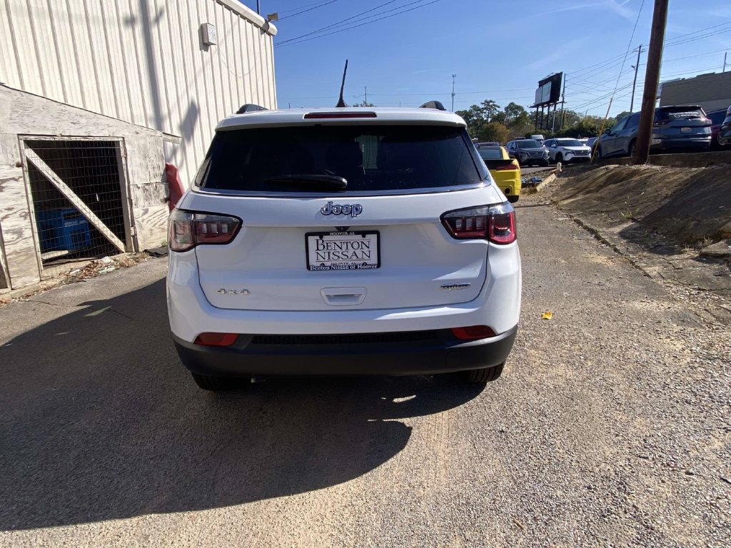 Used 2025 Jeep Compass Latitude AWD/4WD image 3