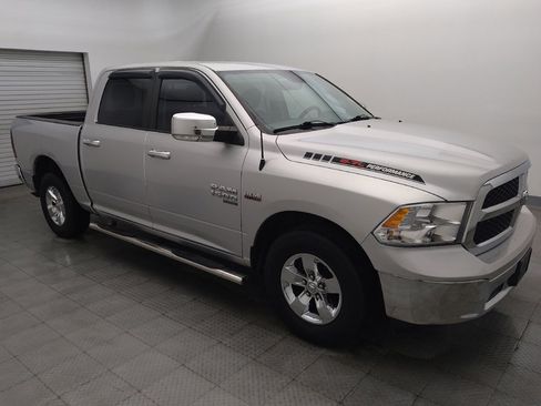 Used 2019 RAM 1500 Classic SLT w/ Luxury Group RWD image 11