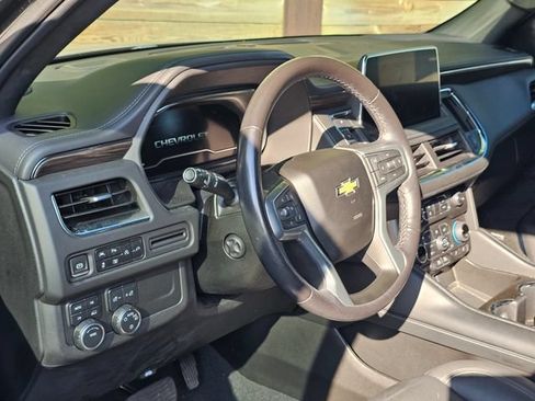 Used 2022 Chevrolet Tahoe LT w/ Luxury Package AWD/4WD image 4