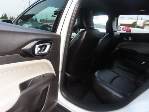Used 2025 Jeep Compass Limited AWD/4WD image 21