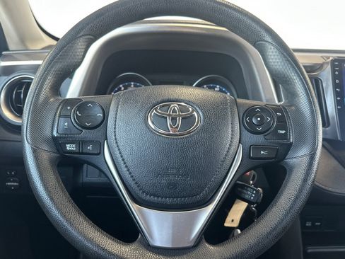 Used 2018 Toyota RAV4 LE w/ All Weather Liner Package FWD image 21