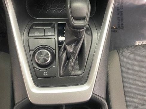 Used 2025 Toyota RAV4 LE AWD/4WD image 26